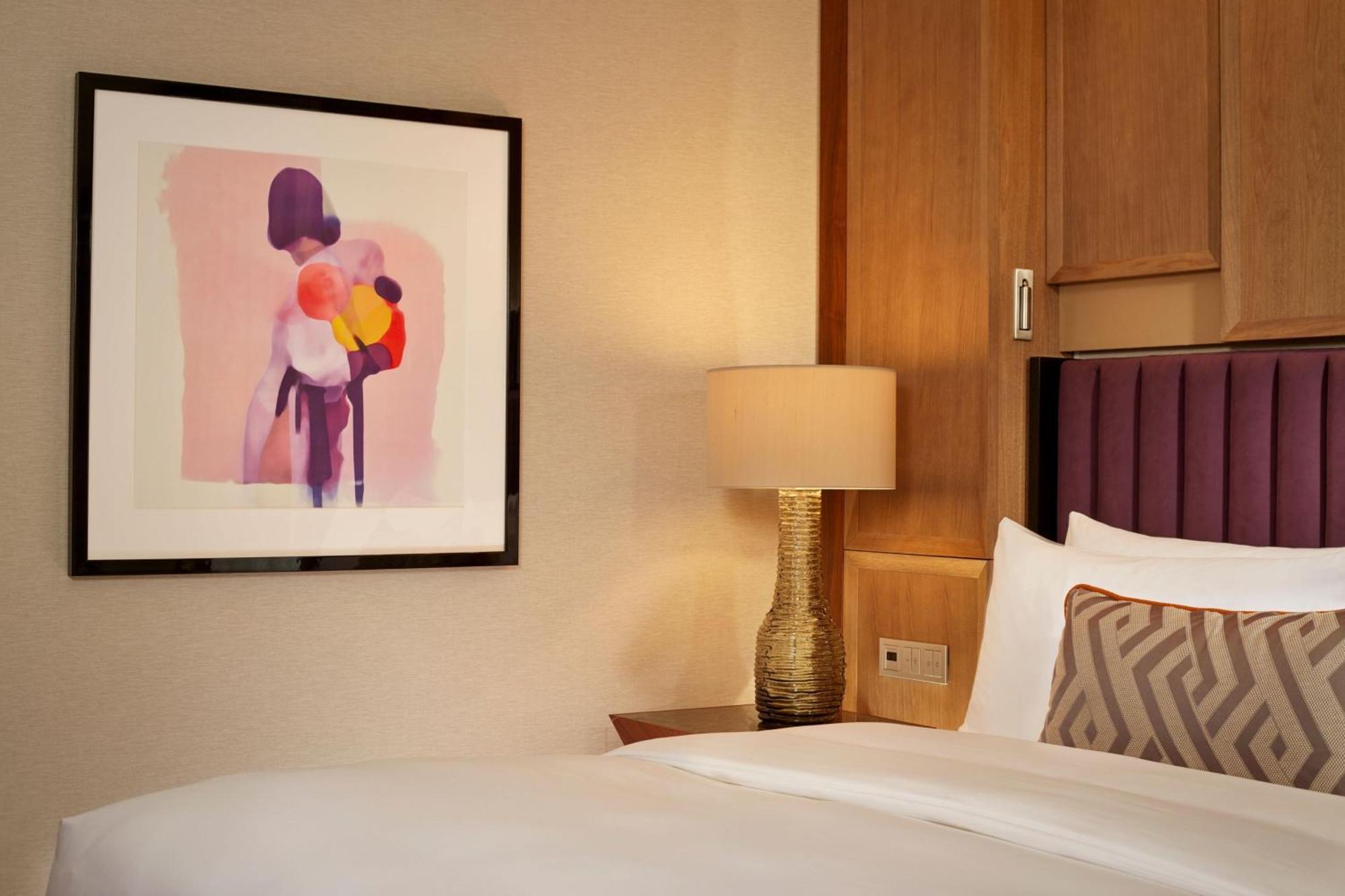 Deluxe King Room City View