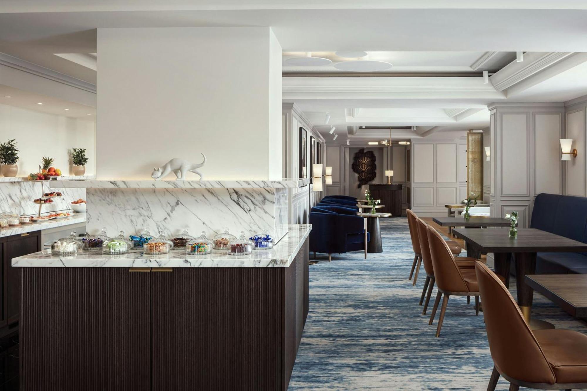 Carlton Club Suite