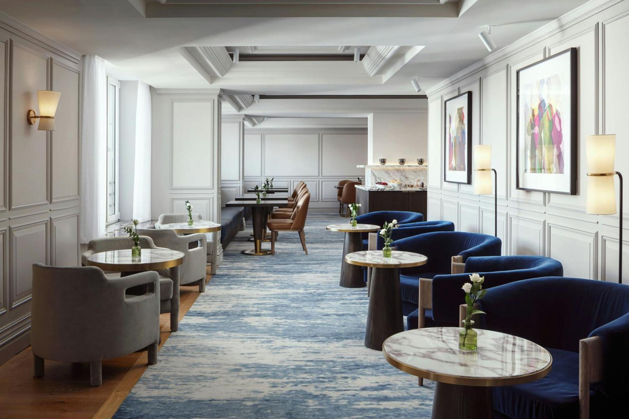 Carlton Club Suite